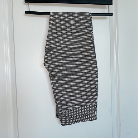 Van Heusen Stretch White Black Geo Pattern Pants - Picture 2 of 6